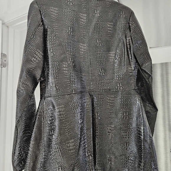 Stylish Jacket - Picture 2 of 3